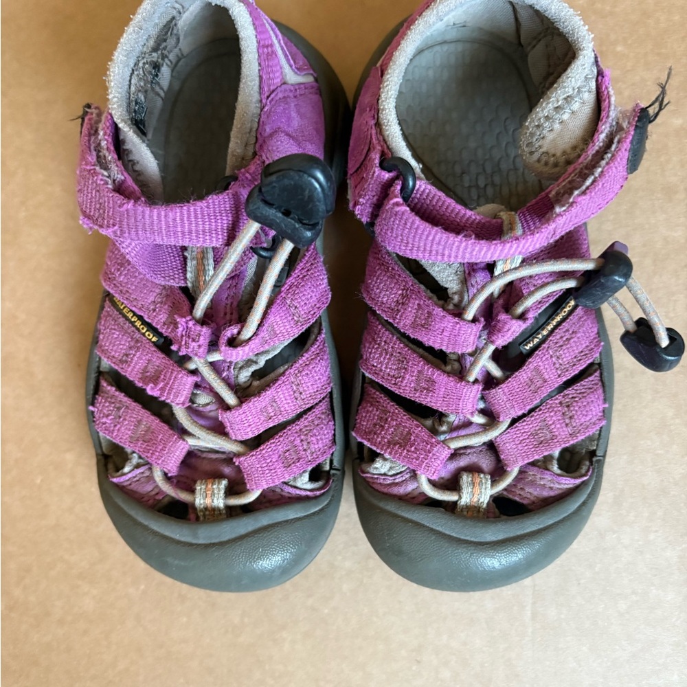 Toddler Keen sandals sz 10